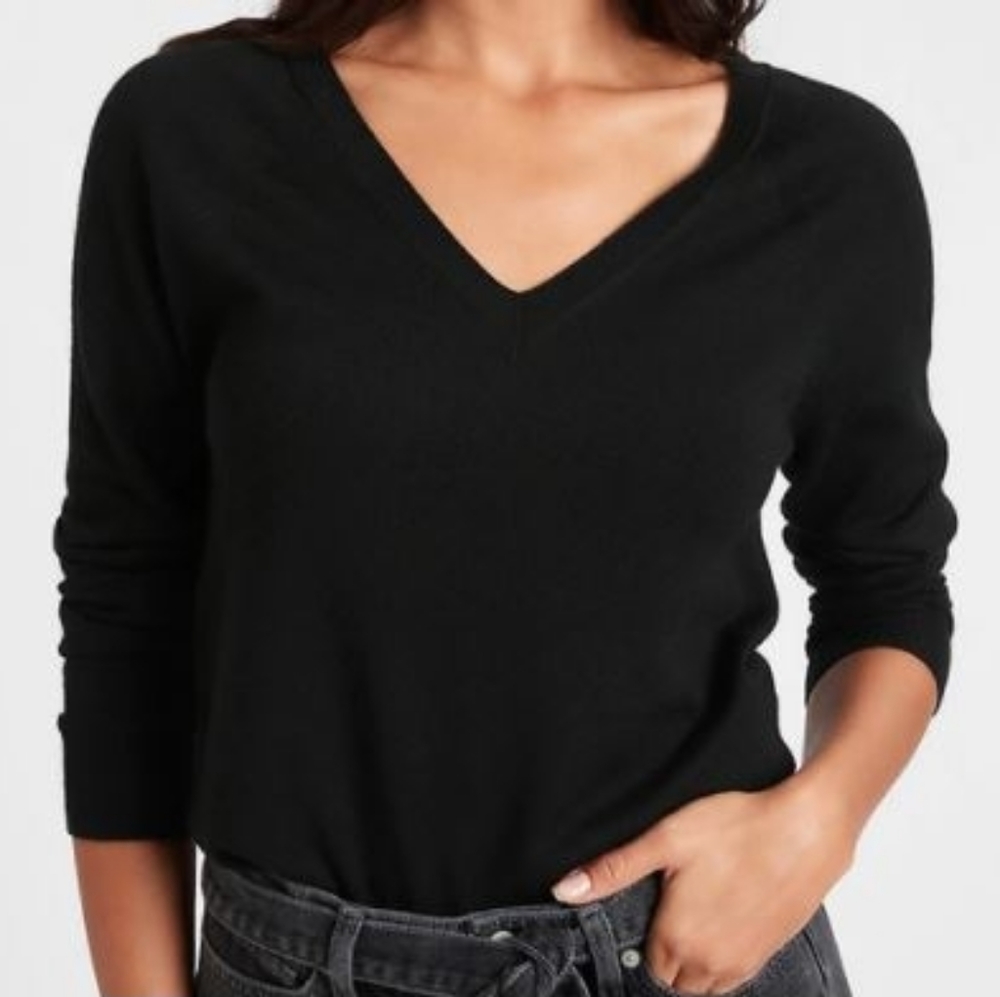 Seamless Merino V-Neck Sweater in Responsible Wool